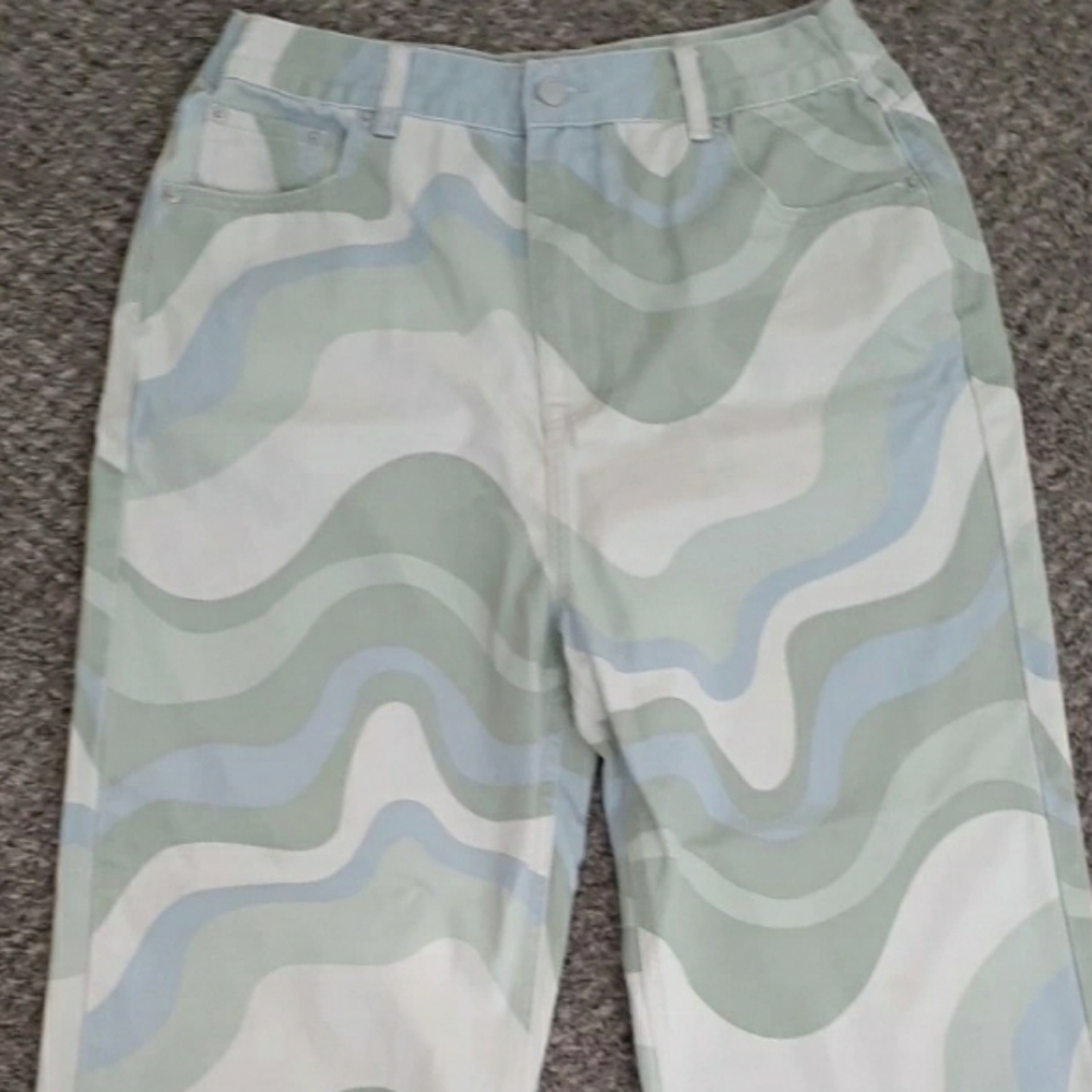 Brit Harvey x Glassons